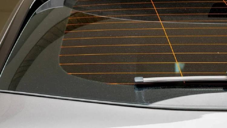 Araçlardaki Arka Cam Çizgilerinin Gizli Amacı: Isıtma Sistemi