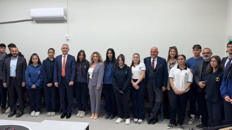 Deprem Bölgesindeki Öğrencilere Teknoloji ve Kodlama Sınıfı