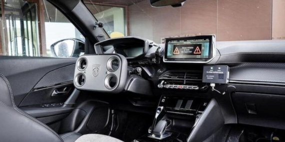 Klasik Yuvarlak Direksiyon Tarih Oluyor: Peugeot “Kare” Dönemi Başlatıyor