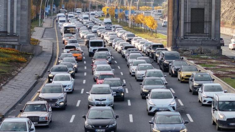 Türklerin Otomobilde Vazgeçilmezi Değişmedi: Zirve Yine “Gri”nin