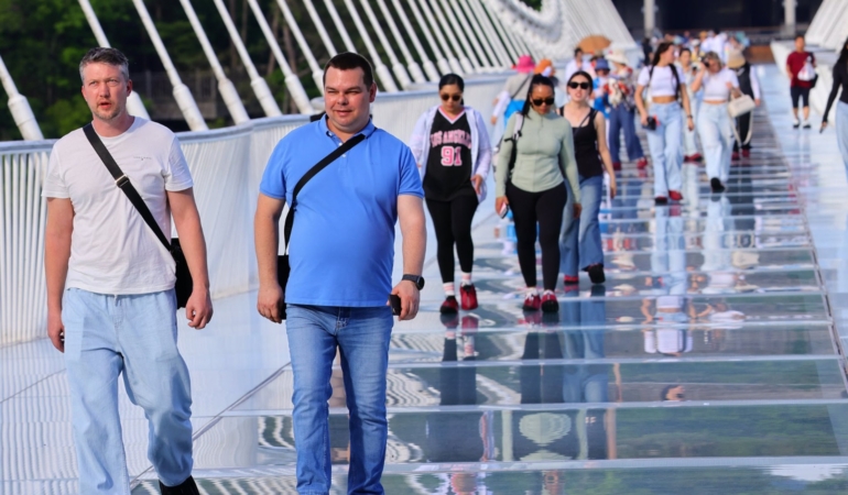 Küresel Yenilenebilir Enerji Yatırımları Yılın İlk Çeyreğinde 300 Milyar Dolara Ulaştı