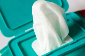 Birleşik Krallık'ta Plastik İçeren Islak Mendil Satışı ve Tedariğine Kapsamlı Yasak