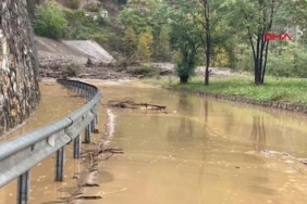 Geyve'de Sağanak Sonrası Heyelan Nedeniyle İki Mahallenin Bağlantı Yolu Kapandı
